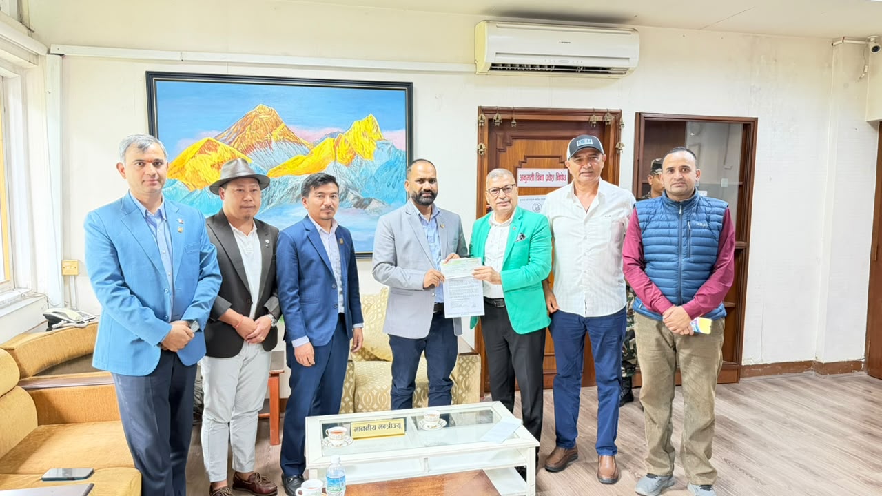 EOAN, mountaineering operators donate over Rs 4 million for flood relief